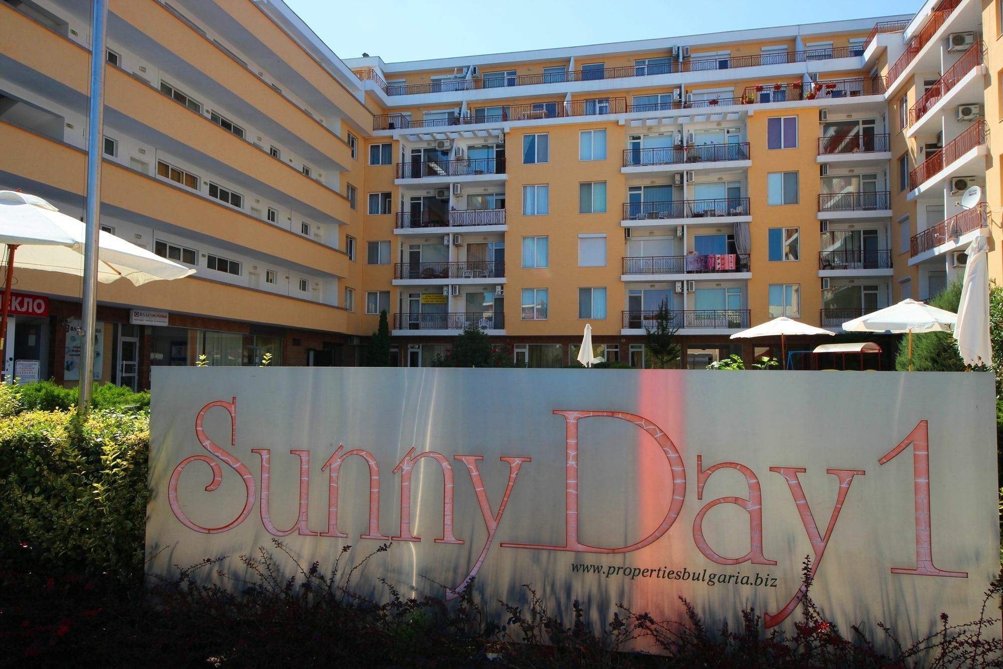 Sunny Day 1 - Menada Apartments Сонячний Берег Екстер'єр фото